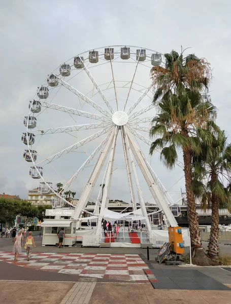 Cannes Francia Julio 2018 Rueda Fortuna Instalada Puerto Pantiero Personas — Foto de Stock