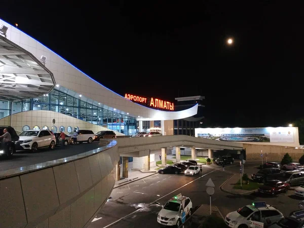 Almaty-E-architektura lotniska — Zdjęcie stockowe