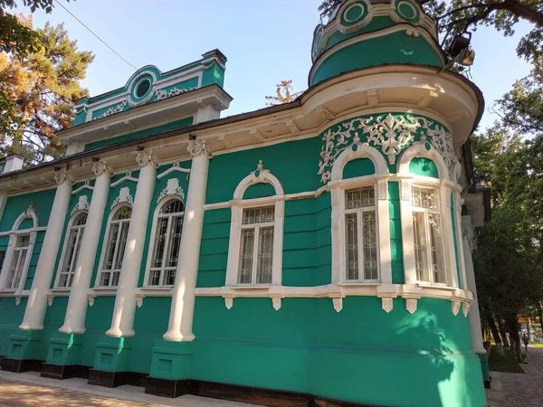 Алматы - Торговый дом "Головизин" — стоковое фото