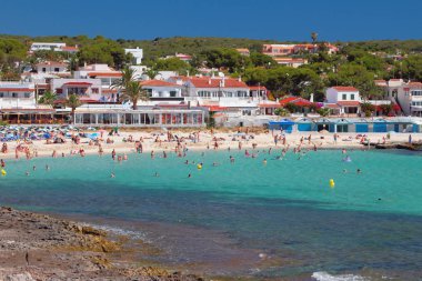 Punta Prima plaj. Menorca, İspanya