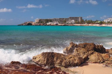 Deniz Körfezi ve onun Coast resort. Philipsburg, Saint-Martin