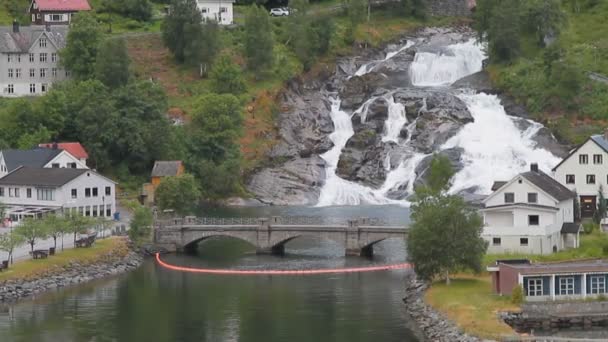 Bosättningen Bridge Och Falls Hellesylt Norge — Stockvideo
