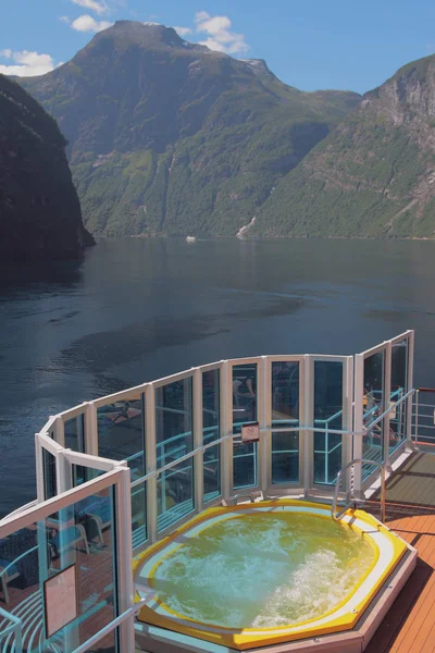 Fjord Und Whirlpool Deck Des Kreuzfahrtschiffes Geiranger Norwegen — Stockfoto