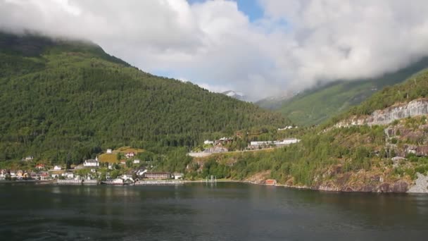 Golfo Mar Montanhas Hellesylt Noruega — Vídeo de Stock