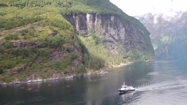 Barca Piedi Nel Fiordo Geiranger Stranda Norvegia — Video Stock