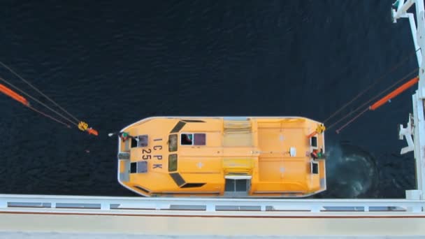 Inicio Levantamiento Embarcación Salvamento Crucero Geiranger Stranda Noruega — Vídeos de Stock