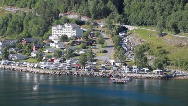 Kemp Pobřeží Fjordu Geiranger Stranda Norsko — Stock video