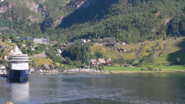 Fiyort Cruise Liner Park Port Üzerinde Geiranger Stranda Norveç — Stok video