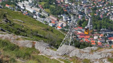 Teleferik teleferik onu altında bir şehir. Bergen, Norveç