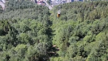 Teleferik teleferik hillside üzerinde. Bergen, Norveç