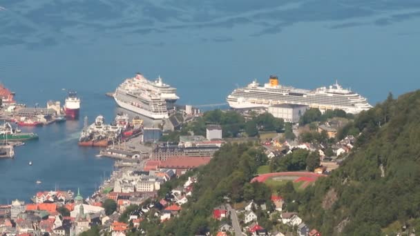 卑尔根 2018年7月10日 海港和邮轮班轮在港口 — 图库视频影像