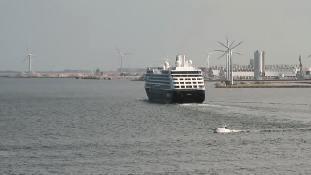 Kryssningsfartyget Lämnar Hamn Köpenhamn Danmark — Stockvideo