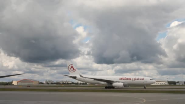Opodatkowania Pracy Samolotu Lotnisku Moskwa Szeremietiewo Moskwa Rosja — Wideo stockowe