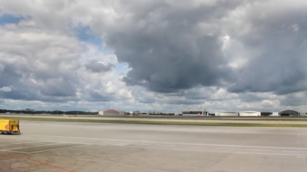 Airfield Járművek Seremetyjevói Nemzetközi Repülőtér Moszkva Oroszország — Stock videók