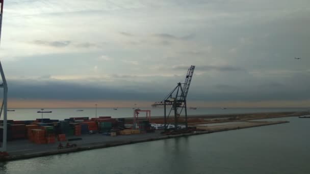 Kranen Containers Zeehaven Barcelona Spanje Spanje — Stockvideo