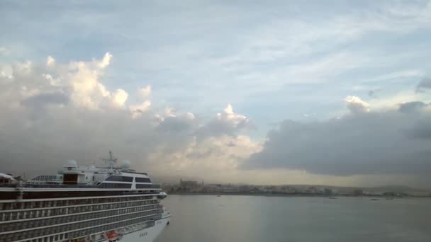Kreuzfahrtschiff Und Meer Frühen Morgen Palma Mallorca Spanien — Stockvideo