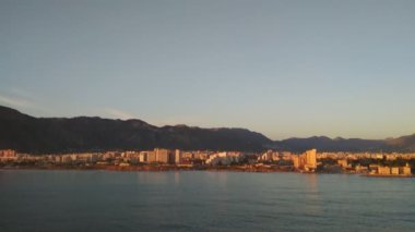 Deniz ve kıyısında şehir. Palermo, İtalya