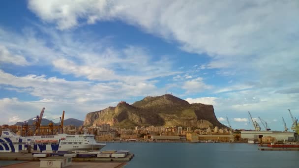 Palermo Italien 2018 Wasserfläche Des Seehafens Und Des Berges Pellegrino — Stockvideo