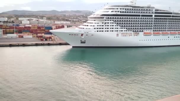 Civitavecchia Italien 2018 Kreuzfahrtschiff Parkt Hafen — Stockvideo