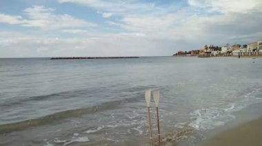 Deniz Ekim ayında. Santa Marinella, İtalya