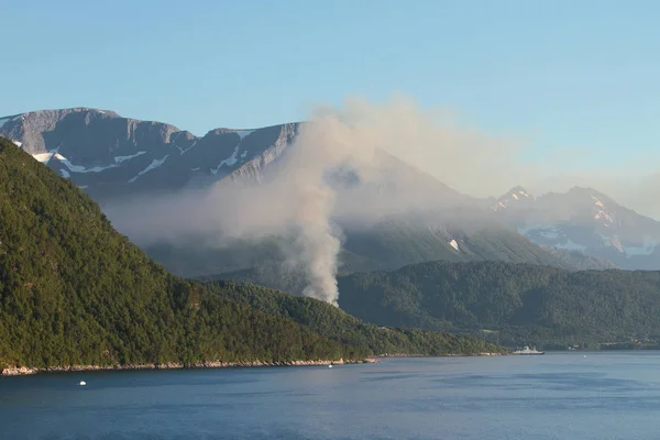 Fire Mountains Fjord Coast Sykkylven Ferjekai Norway — Stock Photo, Image