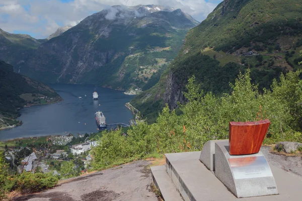 Geiranger Norwegen Juli 2018 Denkwürdige Installation Auf Aussichtsplattform Bergen Und — Stockfoto