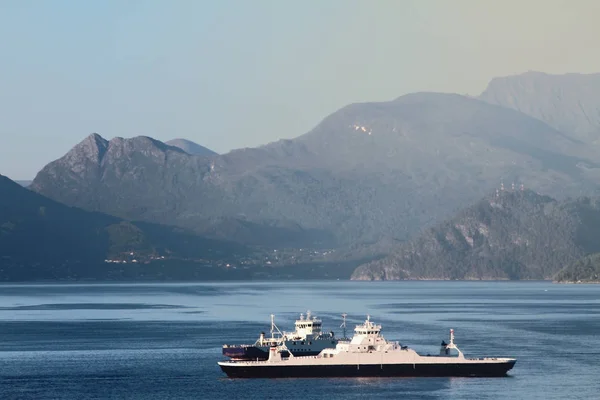 Ferries Fiorde Sykkylven Ferjekai Noruega — Fotografia de Stock