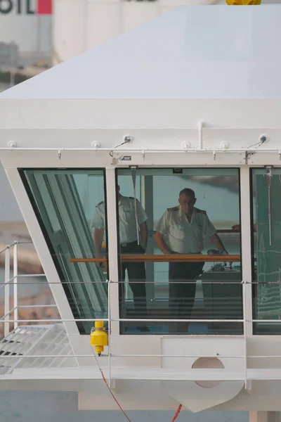 Barcelone Espagne Oct 2018 Officiers Quart Sur Passerelle Pilote — Photo