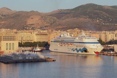 Palermo, İtalya - 04 Ekim 2018: Bağlantı noktası, şehir ve cruise liner