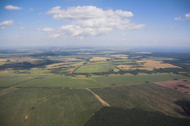 Tarım alanları ve gökyüzü, uçaktan görüntüleyin. Kazan, Rusya Federasyonu