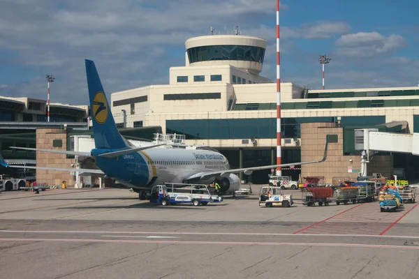 Milan Italy Sep 2018 Air Terminal Plane Ukraine International Airlines — Stock Photo, Image