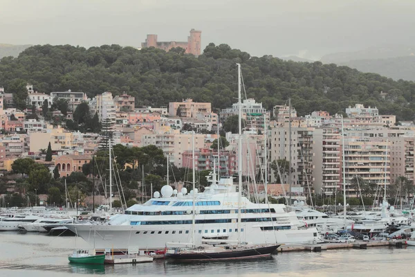 Palma Mallorca Spain Oct 2018 Yacht Seaport City Hill — Stock Photo, Image