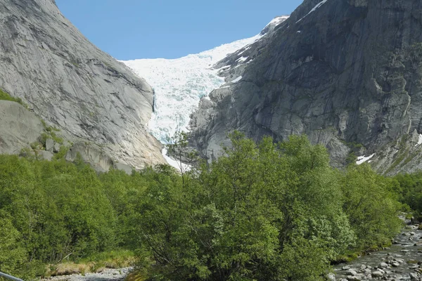 Zielona Dolina Lodowiec Briksdal Olden Norwegia — Zdjęcie stockowe