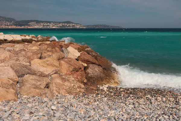 Kamenité Oblázkové Pobřeží Záliv Nice Francie — Stock fotografie