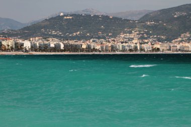 Sahilde deniz ve tatil kasabası. Nice, Fransa