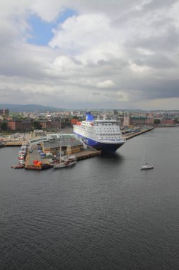 Oslo, Norveç - 15 Haziran 2012: Limanda park yolcu ve yük feribot