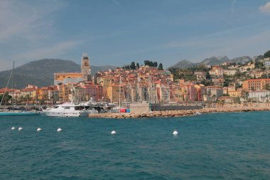 Deniz kıyısındaki şehir. Menton, Nice, Fransa
