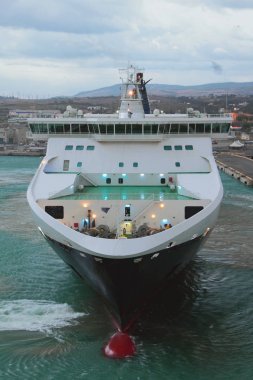 Civitavecchia, Italya-Oct 05, 2018: yolcu ve yük feribot