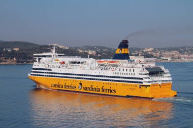 Toulon, Fransa-Temmuz 1, 2019: yolcu ve yük feribot
