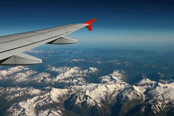 Крылом Самолета Заснеженные Горные Вершины Австрия Италия Стоковое Фото