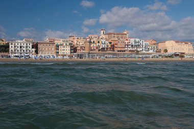 Deniz kıyısı ve şehir. Nettuno, Lazio, İtalya