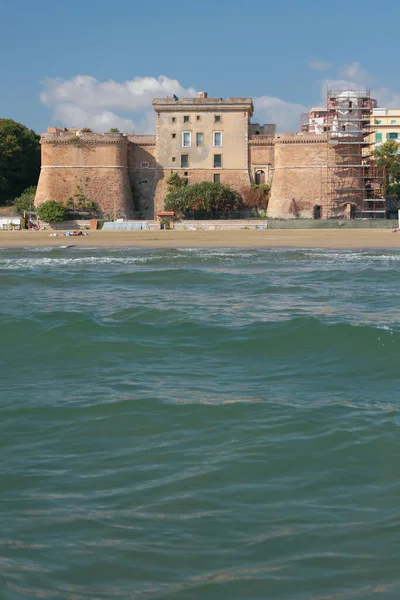 海とサンガロ砦 Nettuno ラツィオ イタリア — ストック写真