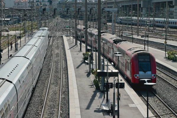 Nice Frankrike Apr 2019 Elektriska Järnvägsspår Och Tåg Station — Stockfoto