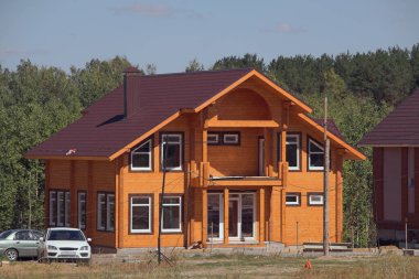 Yeni iki katlı ahşap bar kulübesi. Kazan, Rusya