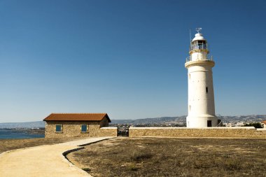 Paphos Archaeological Park, Kıbrıs'ta bir deniz feneri giriş için önde gelen bir yürüme yolu
