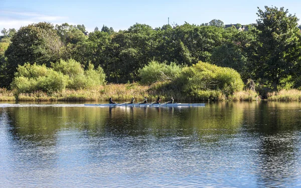 Eine Gruppe Von Sportlern Beim Rudern Einem Vierer Kajak Fluss — Stockfoto