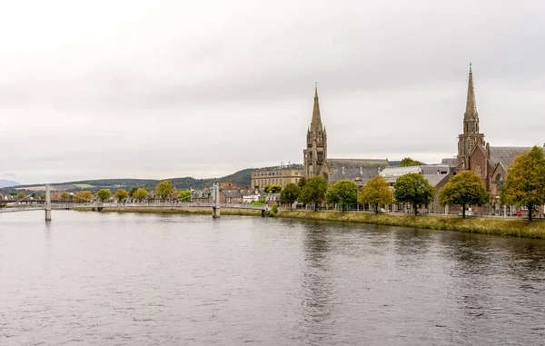 Paisaje Escénico Otoño Centro Ciudad Inverness Con Dos Famosas Iglesias — Foto de Stock