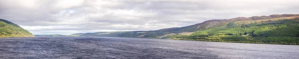 Schilderachtig Uitzicht Loch Ness Lake Vanaf Toren Urquhart Kasteel Ruïne — Stockfoto