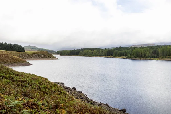 Wody Loch Laggan Jesienią Szkocja — Zdjęcie stockowe