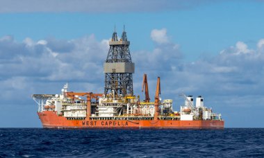 Tenerife, Kanarya Adaları, İspanya yakınlarındaki Atlantik Okyanusu 'nda açık deniz sondajı için Batı Capella sondajı.